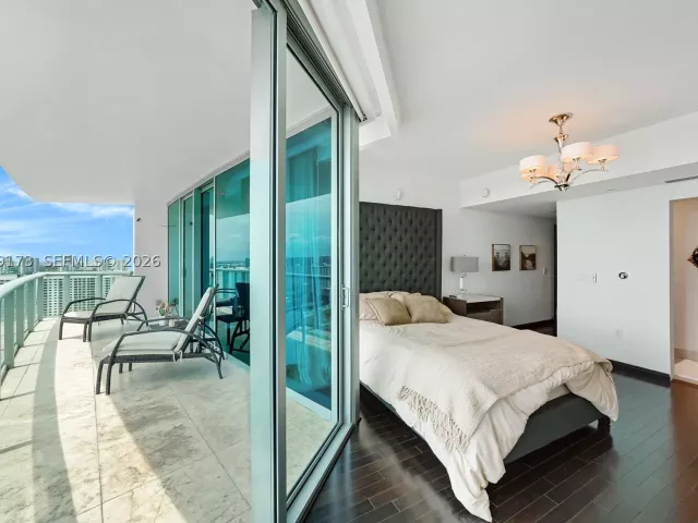 3-bedroom condo for sale in Sunny Isles Beach - 17001 Collins Ave 2805 - MondialRealty