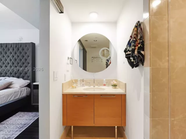 3-bedroom condo for sale in Sunny Isles Beach - 17001 Collins Ave 2805 - MondialRealty