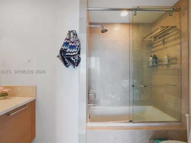 3-bedroom condo for sale in Sunny Isles Beach - 17001 Collins Ave 2805 - MondialRealty