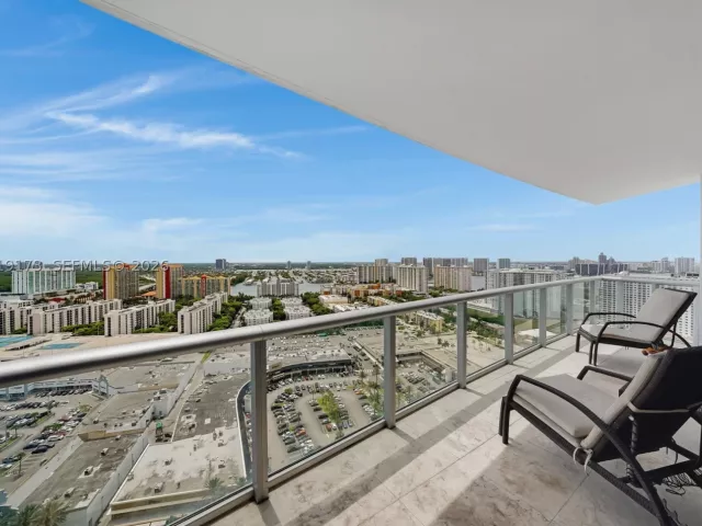3-bedroom condo for sale in Sunny Isles Beach - 17001 Collins Ave 2805 - MondialRealty