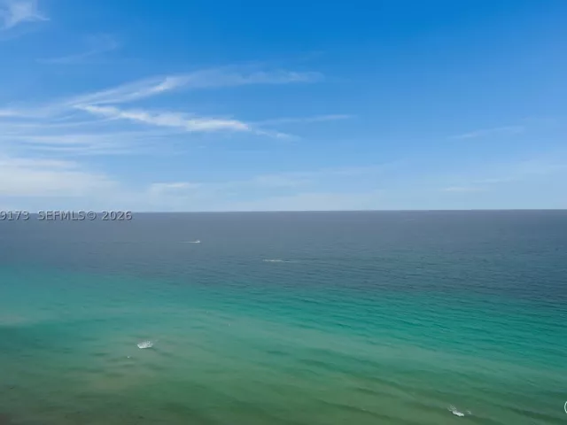3-bedroom condo for sale in Sunny Isles Beach - 17001 Collins Ave 2805 - MondialRealty