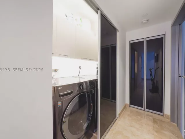 3-bedroom condo for sale in Sunny Isles Beach - 17001 Collins Ave 2805 - MondialRealty
