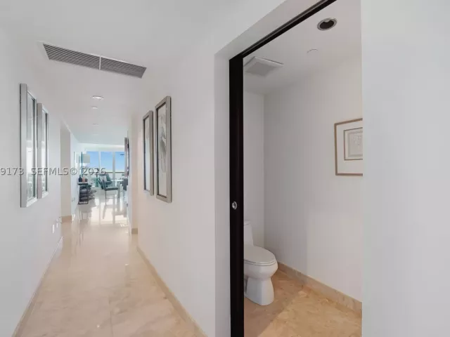 3-bedroom condo for sale in Sunny Isles Beach - 17001 Collins Ave 2805 - MondialRealty