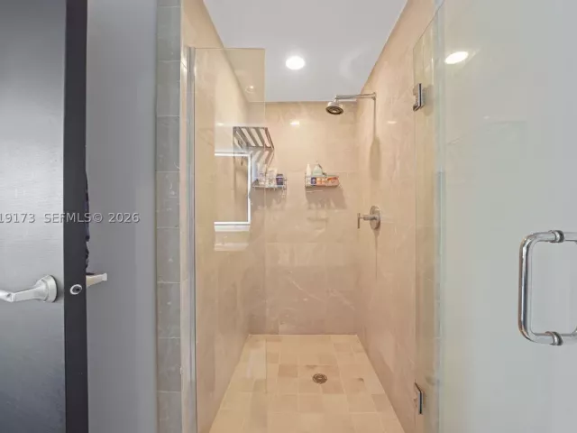 3-bedroom condo for sale in Sunny Isles Beach - 17001 Collins Ave 2805 - MondialRealty