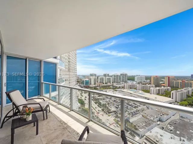 3-bedroom condo for sale in Sunny Isles Beach - 17001 Collins Ave 2805 - MondialRealty