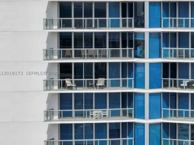 3-bedroom condo for sale in Sunny Isles Beach - 17001 Collins Ave 2805 - MondialRealty