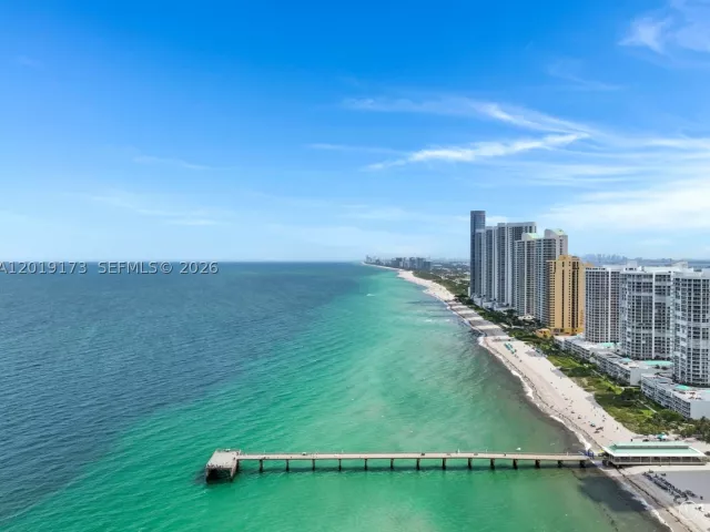 3-bedroom condo for sale in Sunny Isles Beach - 17001 Collins Ave 2805 - MondialRealty