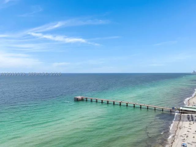 3-bedroom condo for sale in Sunny Isles Beach - 17001 Collins Ave 2805 - MondialRealty