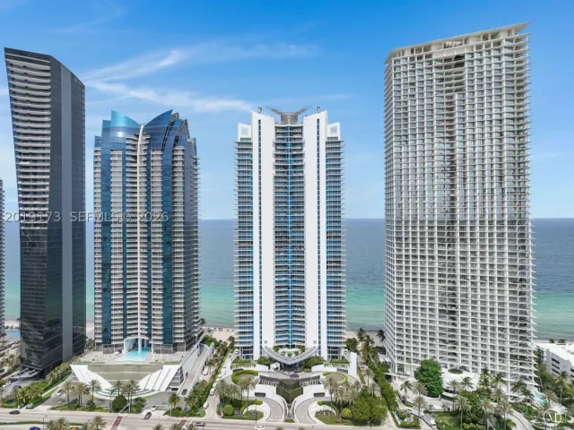 3-bedroom condo for sale in Sunny Isles Beach - 17001 Collins Ave 2805 - MondialRealty
