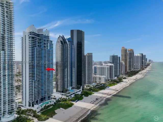 3-bedroom condo for sale in Sunny Isles Beach - 17001 Collins Ave 2805 - MondialRealty