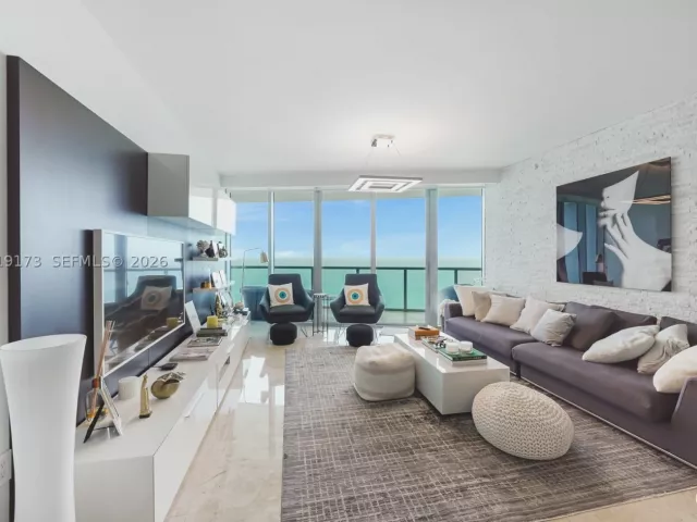 3-bedroom condo for sale in Sunny Isles Beach - 17001 Collins Ave 2805 - MondialRealty