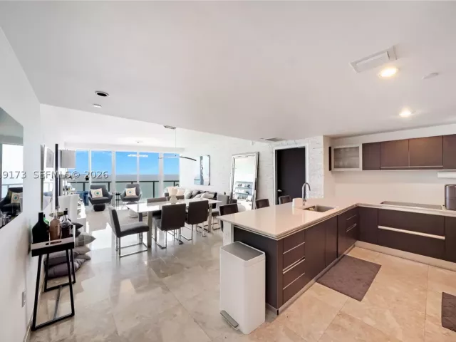 3-bedroom condo for sale in Sunny Isles Beach - 17001 Collins Ave 2805 - MondialRealty