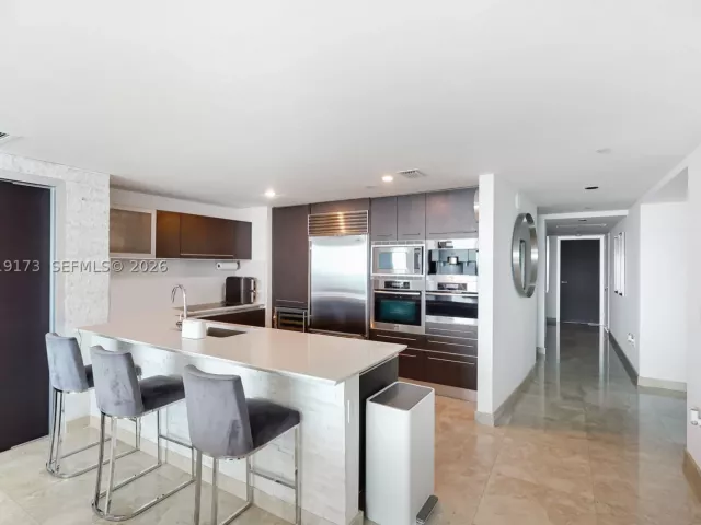 3-bedroom condo for sale in Sunny Isles Beach - 17001 Collins Ave 2805 - MondialRealty