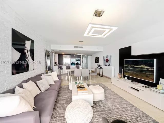 3-bedroom condo for sale in Sunny Isles Beach - 17001 Collins Ave 2805 - MondialRealty