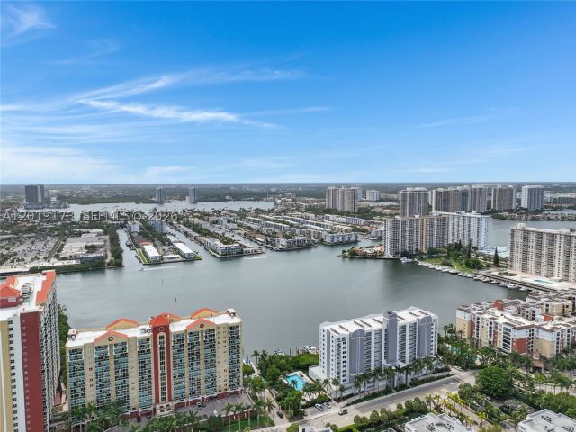 3-bedroom condo for sale in Sunny Isles Beach - 17001 Collins Ave 2805 - MondialRealty