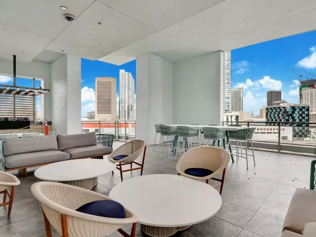 2-bedroom condo for rent in Miami - 90 SW 3rd St 3109 - MondialRealty