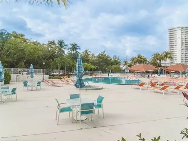 2-bedroom condo for sale in Sunny Isles Beach - 100 NE BAYVIEW DR 226 - MondialRealty