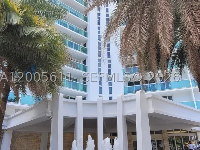 2-bedroom condo for sale in Sunny Isles Beach - 100 NE BAYVIEW DR 226 - MondialRealty