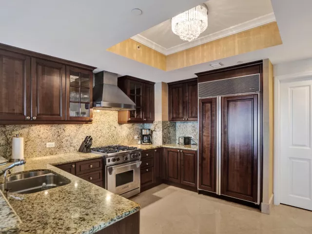 3-bedroom condo for sale in Sunny Isles Beach - 17875 Collins Avenue Apt 3103 - MondialRealty