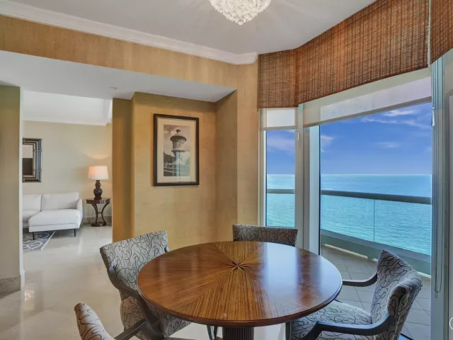 3-bedroom condo for sale in Sunny Isles Beach - 17875 Collins Avenue Apt 3103 - MondialRealty