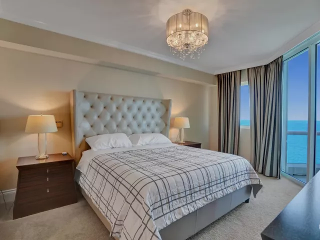 3-bedroom condo for sale in Sunny Isles Beach - 17875 Collins Avenue Apt 3103 - MondialRealty