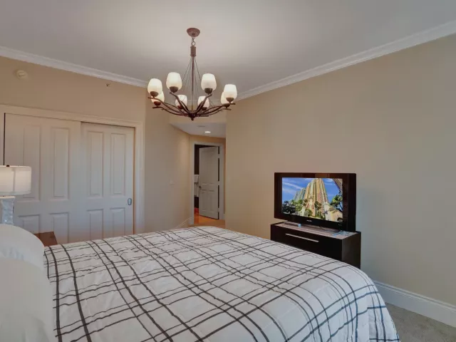 3-bedroom condo for sale in Sunny Isles Beach - 17875 Collins Avenue Apt 3103 - MondialRealty
