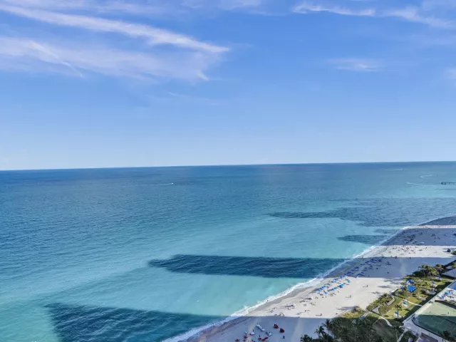 3-bedroom condo for sale in Sunny Isles Beach - 17875 Collins Avenue Apt 3103 - MondialRealty