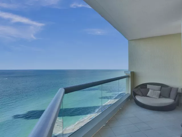 3-bedroom condo for sale in Sunny Isles Beach - 17875 Collins Avenue Apt 3103 - MondialRealty