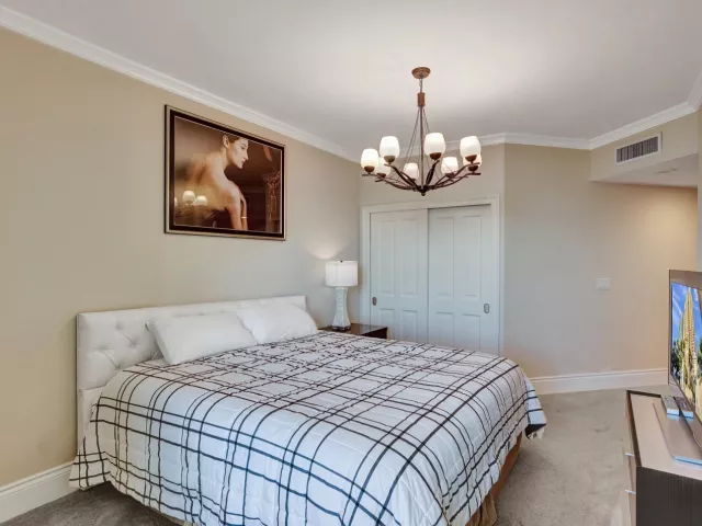 3-bedroom condo for sale in Sunny Isles Beach - 17875 Collins Avenue Apt 3103 - MondialRealty