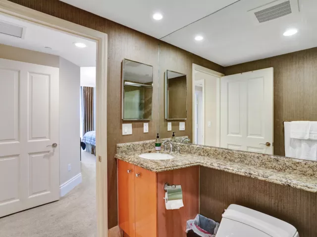 3-bedroom condo for sale in Sunny Isles Beach - 17875 Collins Avenue Apt 3103 - MondialRealty