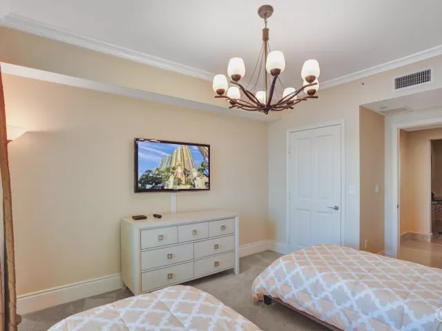 3-bedroom condo for sale in Sunny Isles Beach - 17875 Collins Avenue Apt 3103 - MondialRealty
