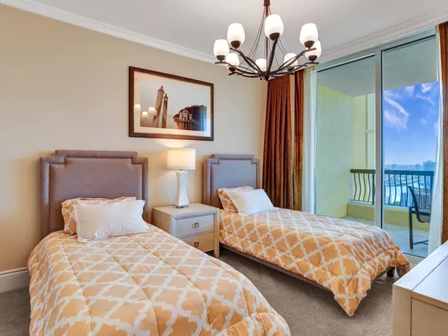 3-bedroom condo for sale in Sunny Isles Beach - 17875 Collins Avenue Apt 3103 - MondialRealty