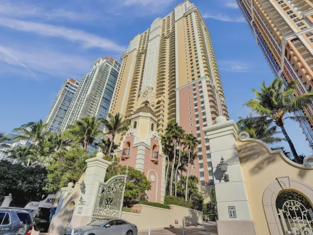 3-bedroom condo for sale in Sunny Isles Beach - 17875 Collins Avenue Apt 3103 - MondialRealty