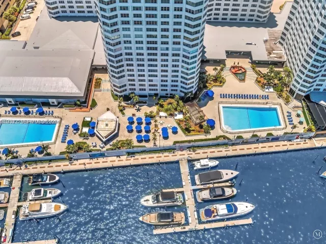 1-bedroom condo for rent in Miami - 801 Brickell Bay Dr 1962 - MondialRealty
