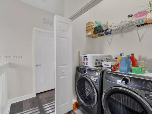 3-bedroom home for sale in Homestead - 2542 NE 1st St - MondialRealty