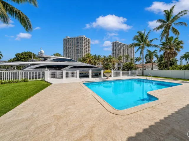 4-bedroom home for sale in North Miami Beach - 3341 NE 170th Street - MondialRealty