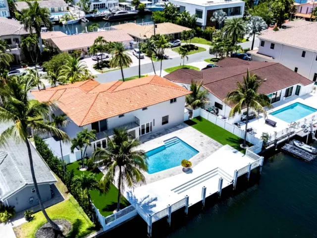 4-bedroom home for sale in North Miami Beach - 3341 NE 170th Street - MondialRealty