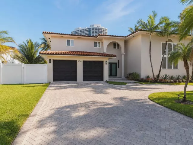 4-bedroom home for sale in North Miami Beach - 3341 NE 170th Street - MondialRealty