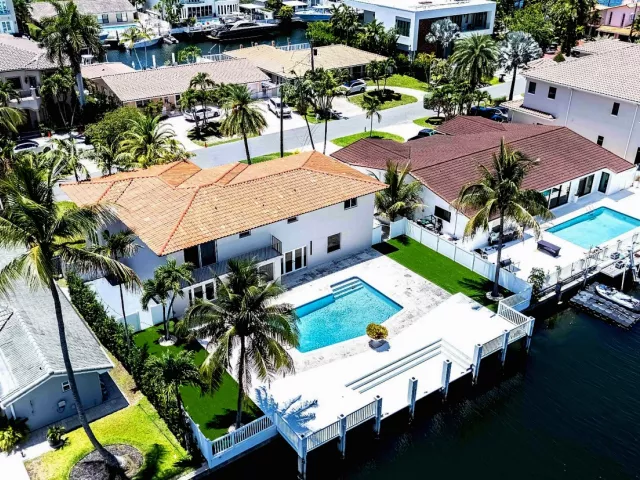 4-bedroom home for sale in North Miami Beach - 3341 NE 170th Street - MondialRealty