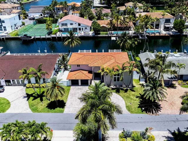 4-bedroom home for sale in North Miami Beach - 3341 NE 170th Street - MondialRealty