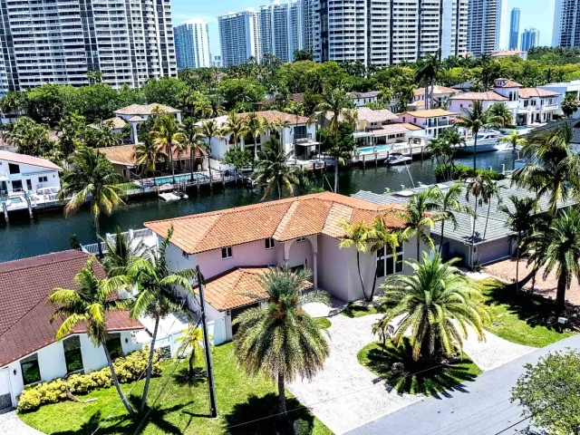 4-bedroom home for sale in North Miami Beach - 3341 NE 170th Street - MondialRealty