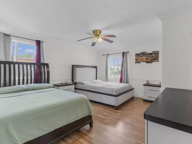 3-bedroom home for sale in Hollywood - 321 N 72nd Terrace - MondialRealty