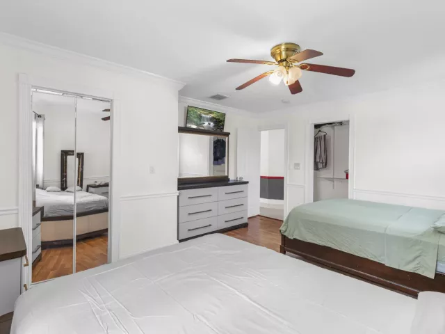 3-bedroom home for sale in Hollywood - 321 N 72nd Terrace - MondialRealty