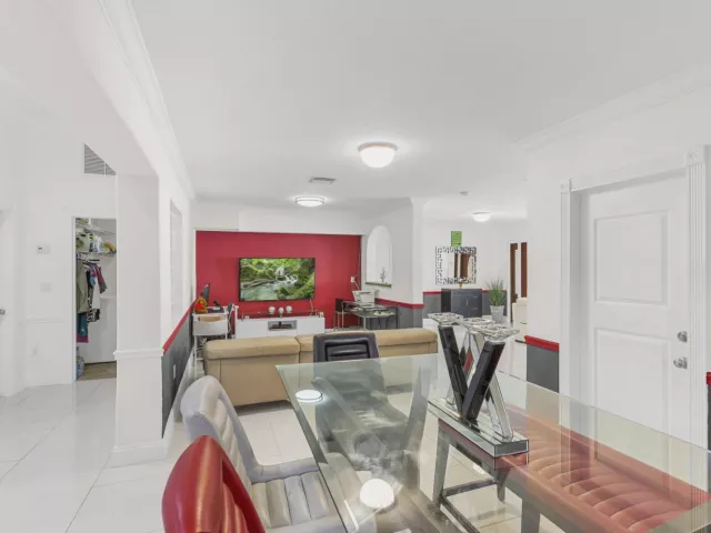 3-bedroom home for sale in Hollywood - 321 N 72nd Terrace - MondialRealty