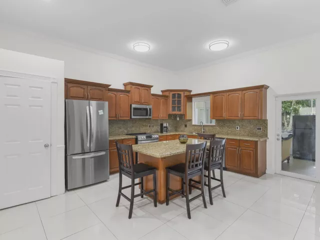 3-bedroom home for sale in Hollywood - 321 N 72nd Terrace - MondialRealty