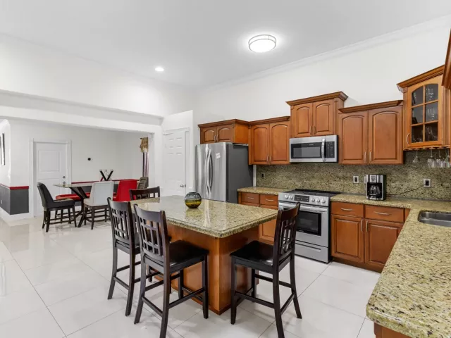 3-bedroom home for sale in Hollywood - 321 N 72nd Terrace - MondialRealty