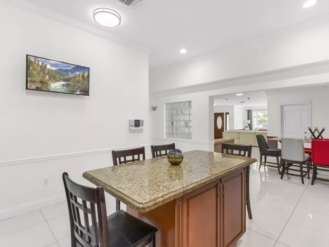 3-bedroom home for sale in Hollywood - 321 N 72nd Terrace - MondialRealty