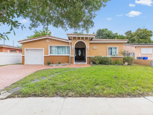 3-bedroom home for sale in Hollywood - 321 N 72nd Terrace - MondialRealty