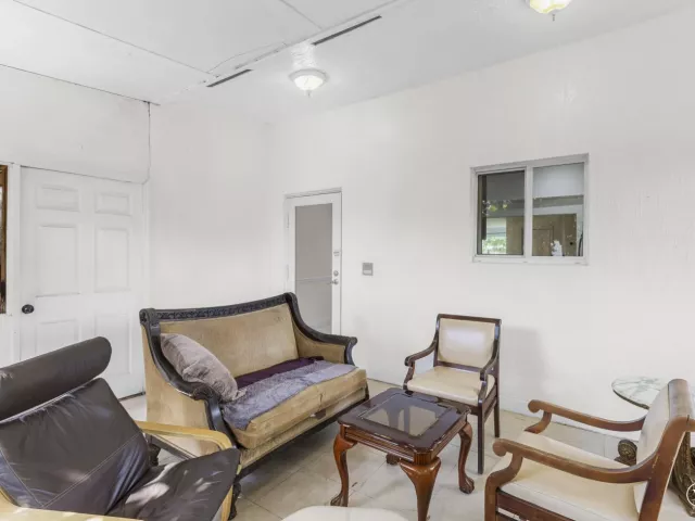 3-bedroom home for sale in Hollywood - 321 N 72nd Terrace - MondialRealty