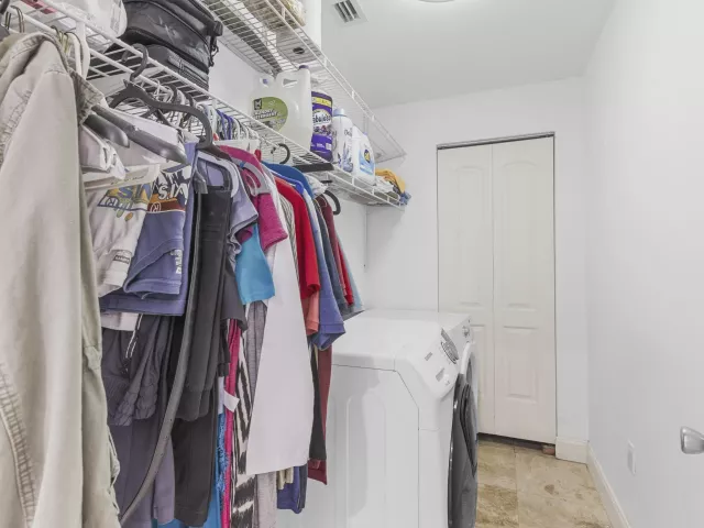 3-bedroom home for sale in Hollywood - 321 N 72nd Terrace - MondialRealty